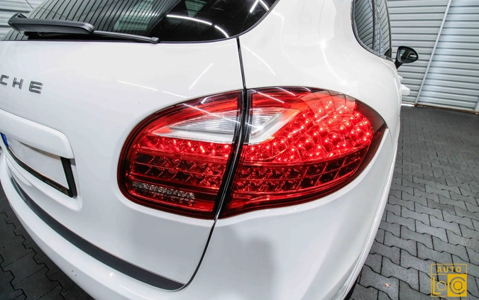 Porsche Cayenne cena 117777 przebieg: 111000, rok produkcji 2012 z Jedlicze małe 781